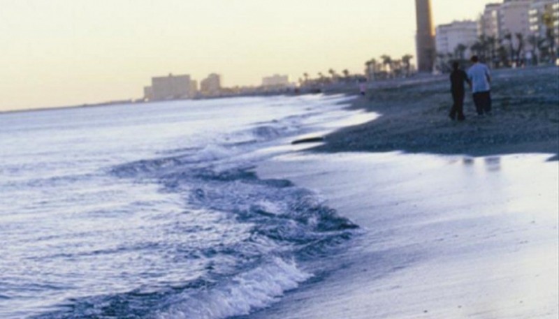 Tenían sexo en la playa a plena luz del día y fueron detenidos