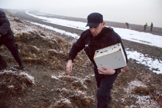 Encuentran una caja fuerte en la costanera 