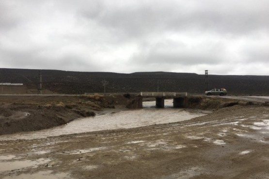 Se rompió un puente en la entrada a un barrio