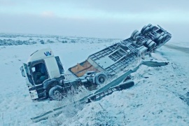 Un despiste y un vuelco se registraron en la Ruta Nacional 3