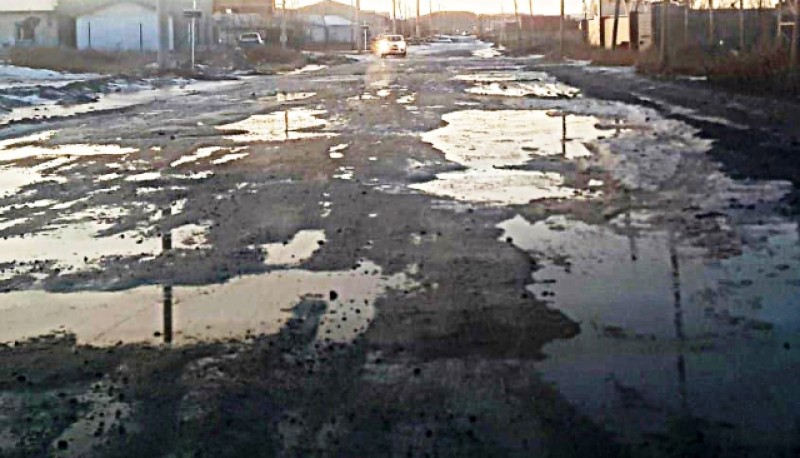 Las calles están llenas de pozos y congeladas.