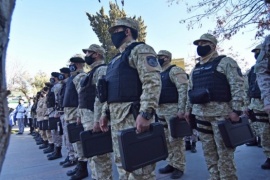 Arcioni entregó armamento especial a la Policía provincial