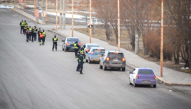 Tránsito Municipal y Policía Provincial realizan operativos simultáneos en varios puntos de la ciudad