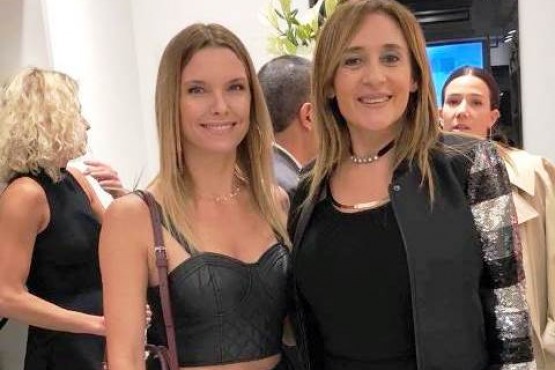 La modelo Sofia Zamolo junto a la Dra. Ana Cabrera.