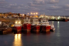 Tripulantes del pesquero Aresit permanecerán aislados y con custodia de Prefectura