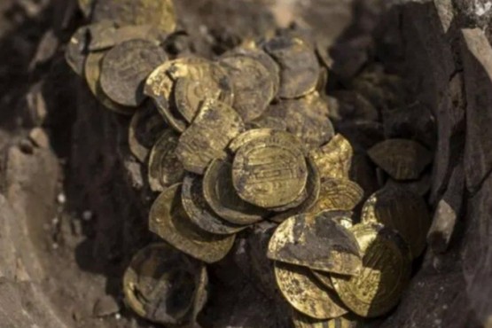 Adolescentes descubrieron un tesoro de oro de hace 1.000 años