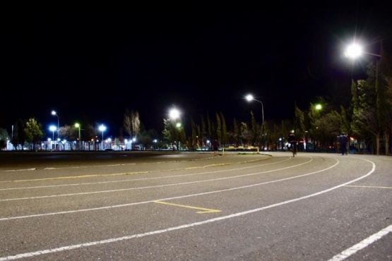 Nueva luminaria para la pista municipal de atletismo