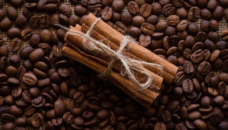 Bomba de café: la receta casera que acelera el crecimiento del cabello