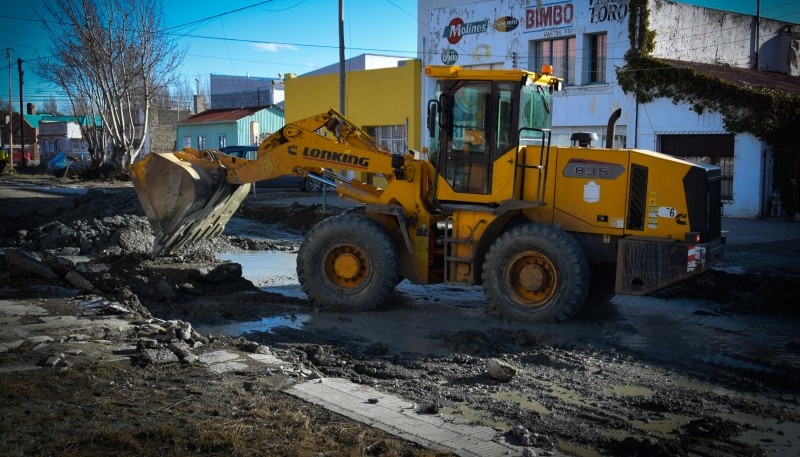 10 Acciones: Continúa la desinfección de dependencias municipales y se avanza con el arreglo de la calle Rawson