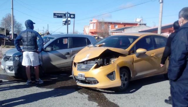 Los autos tras el choque (Foto: C.Robledo).