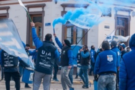 Fuerte reclamo de la UTA frente al Municipio