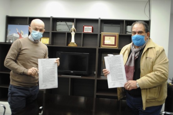 Cotillo y Carrizo firmaron un acta acuerdo para las recategorizaciones municipales