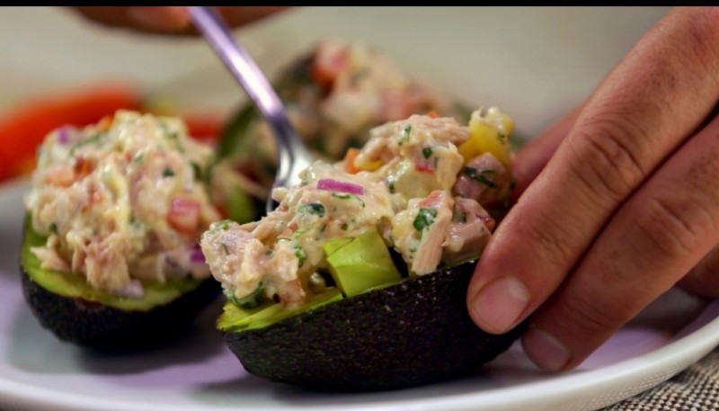 Cómo hacer palta rellena con pollo