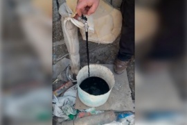 Video: ¿Agua color petróleo? Así viven los vecinos de Las Heras