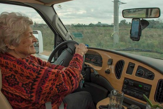 Bisabuela de 80 años vendió todo para recorrer el mundo en motorhome