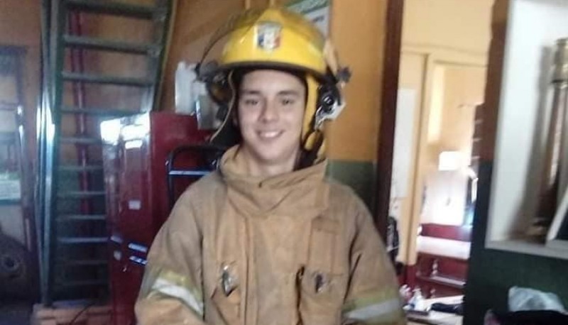 Murió un bombero de 18 años tras volcar la autobomba que se dirigía a apagar un incendio