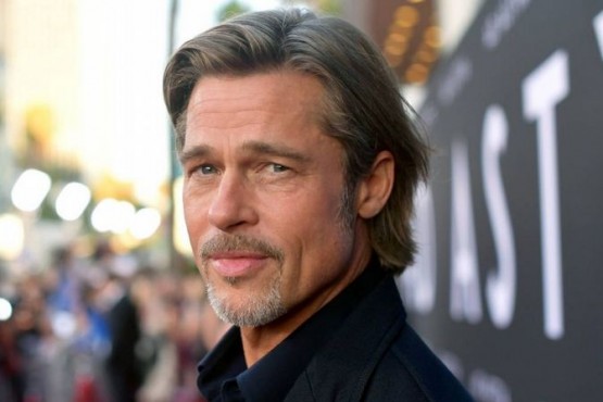 Albañil causa sensación por su gran parecido con Brad Pitt