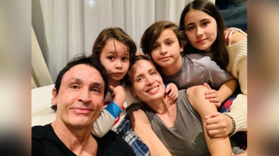 Sebastián Estevanez junto a su familia.