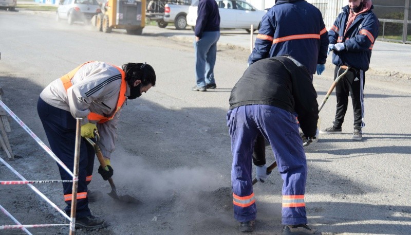 Saneamiento Ambiental: Intenso operativo de limpieza sobre calle Alberdi