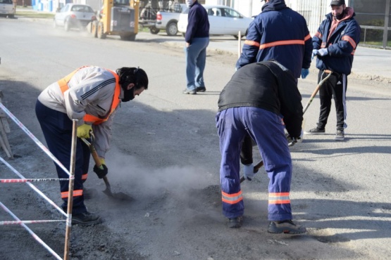 Saneamiento Ambiental: Intenso operativo de limpieza sobre calle Alberdi