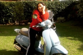 Agostina Alarcón, la hija de Claribel Medina, contó que hace delivery con su moto