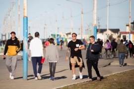 “Todo el mundo está en la calle” y pandemia que podría ser hasta diciembre