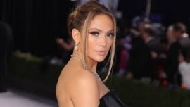 Jennifer Lopez cambió su look y se animó a unas extensiones de cabello XXL
