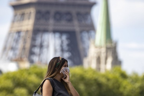 Francia evalúa imponer el toque de queda en París por el rebrote de coronavirus