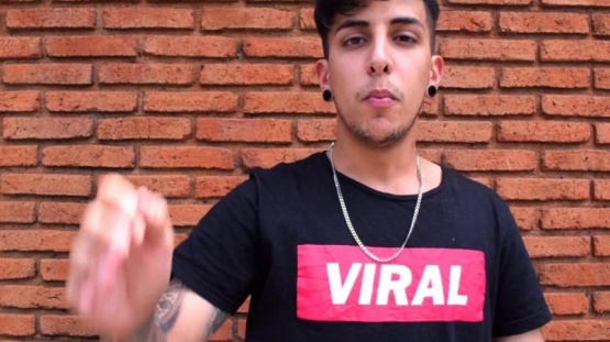 Piden a Uruguay que le retiren licencia de conducir a un youtuber que corre picadas