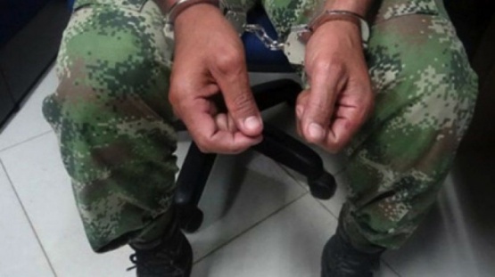 Un militar violó a sus tres hijos de 4, 10 y 12 años