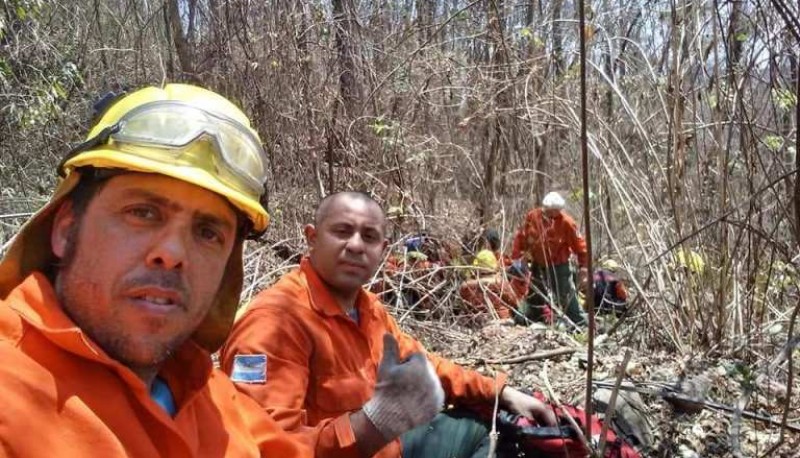 Brigadistas continúan trabajando en Jujuy