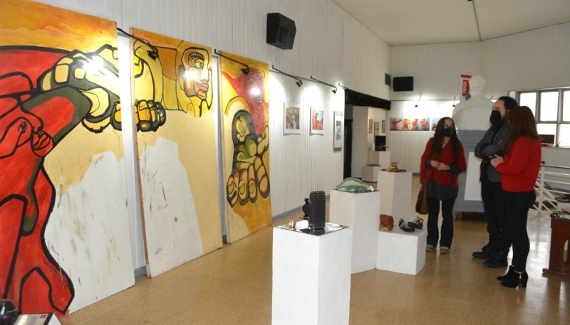 En el Centro Cultural “José Hernández” están expuestas obras en homenaje a Esteban Ferreyra