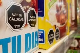 Etiquetado frontal de alimentos: Qué es el proyecto que debatirá el Senado