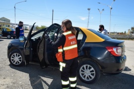 Dirección de Transporte controló actualización de tarifas de taxis en la Terminal de Ómnibus