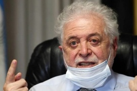 Ginés González García advirtió que “ninguna vacuna” que no pruebe su eficacia será aprobada