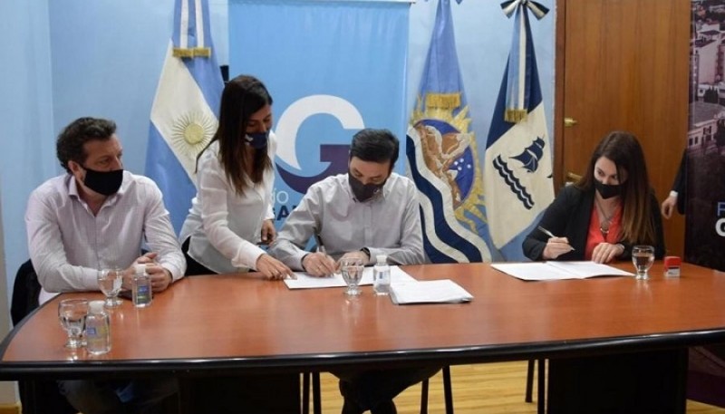 Gobierno firmó convenio con la Municipalidad para incorporar 700 familias a la red de gas