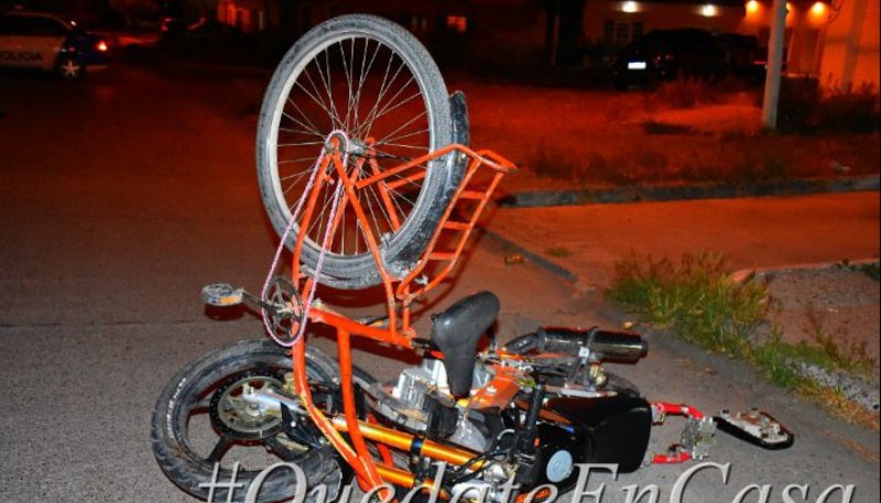 La moto y la bicicleta tras el choque (Foto LVDS)