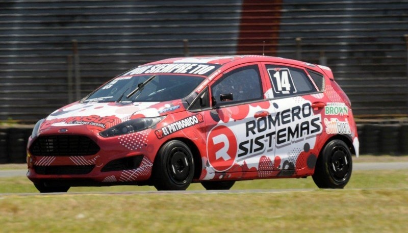 Riestra sigue conociendo al nuevo Ford.