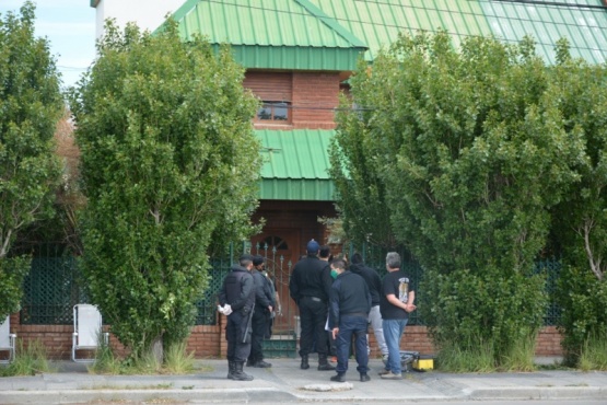 Río Gallegos| Encontraron un arsenal de maras en la casa del hombre que se atrinchero 