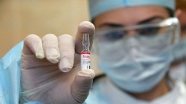 AstraZeneca y Oxford anunciaron que su vacuna es "altamente eficaz"