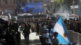 Cerraron la fila para ingresar al velatorio de Maradona y hay incidentes