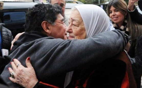 Hebe De Bonafini y Diego Maradona.