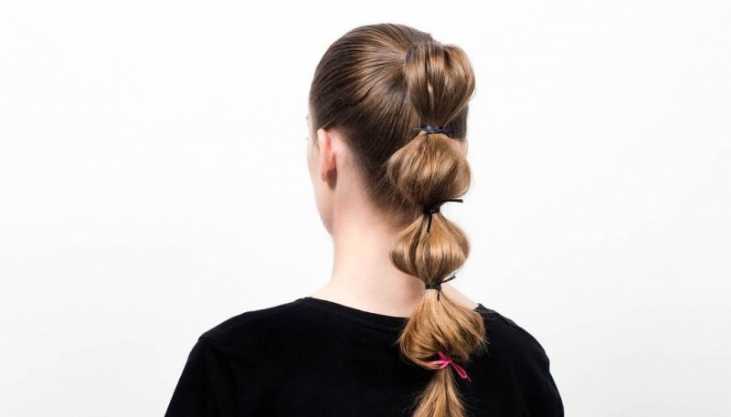 Bubble ponytail: la clásica cola de caballo tiene una nueva variante