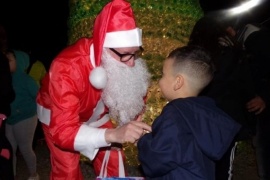 Papá Noel entregará regalos en Río Gallegos y atenderá a los nenes por teléfono