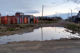 Río Gallegos| Vecinos reclaman por una “laguna de cloaca eterna” en el San Benito