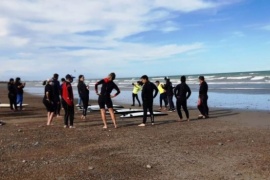 Chubut| Afectuoso bautismo de Surf en Playa Unión