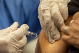 Habilitan turnos de vacunación para personas mayores a 30 años con enfermedades graves