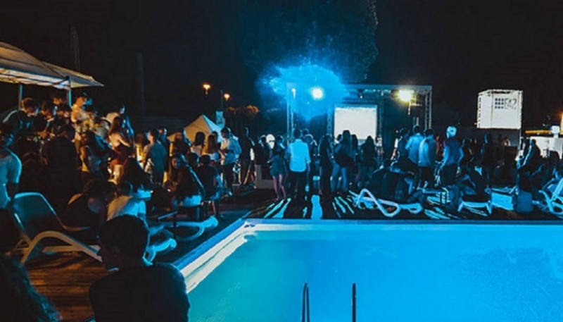 El gobierno bonaerense autorizará las fiestas al aire libre de hasta 200 personas