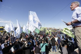 Chubut| Los gremios del trabajo respaldaron al gobernador  Arcioni