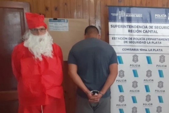 Un policía se disfrazó de Papá Noel para detener a un ladrón
